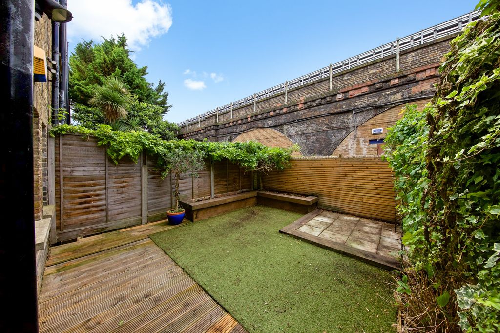 Property photo 2 of 8