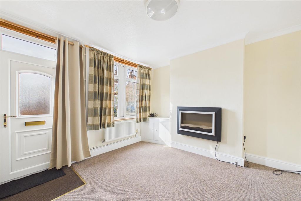 Property photo 3 of 15 Lounge