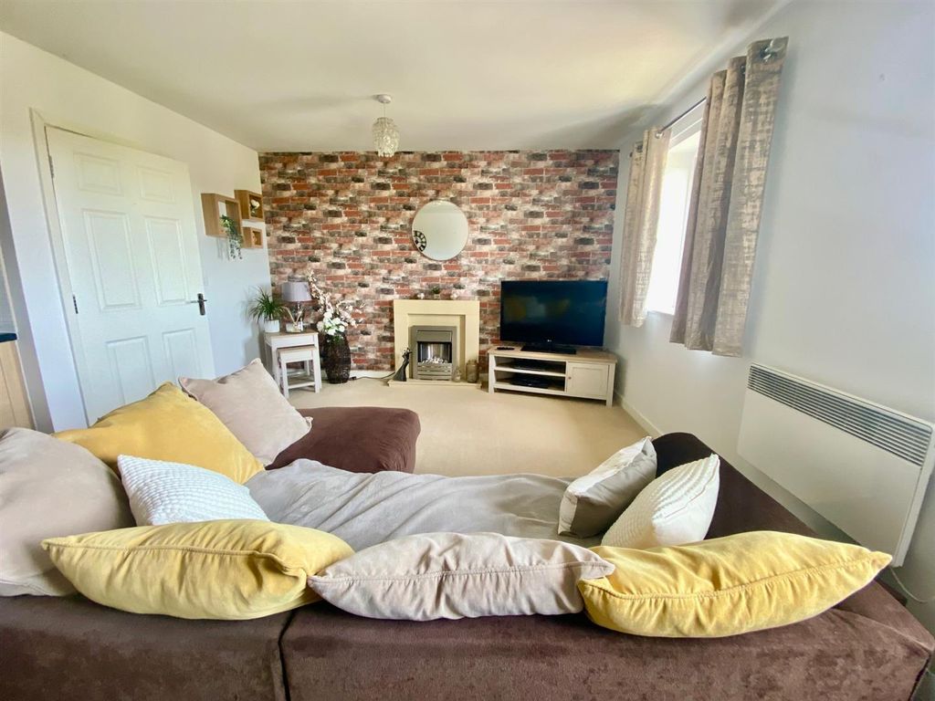 Property photo 3 of 12
