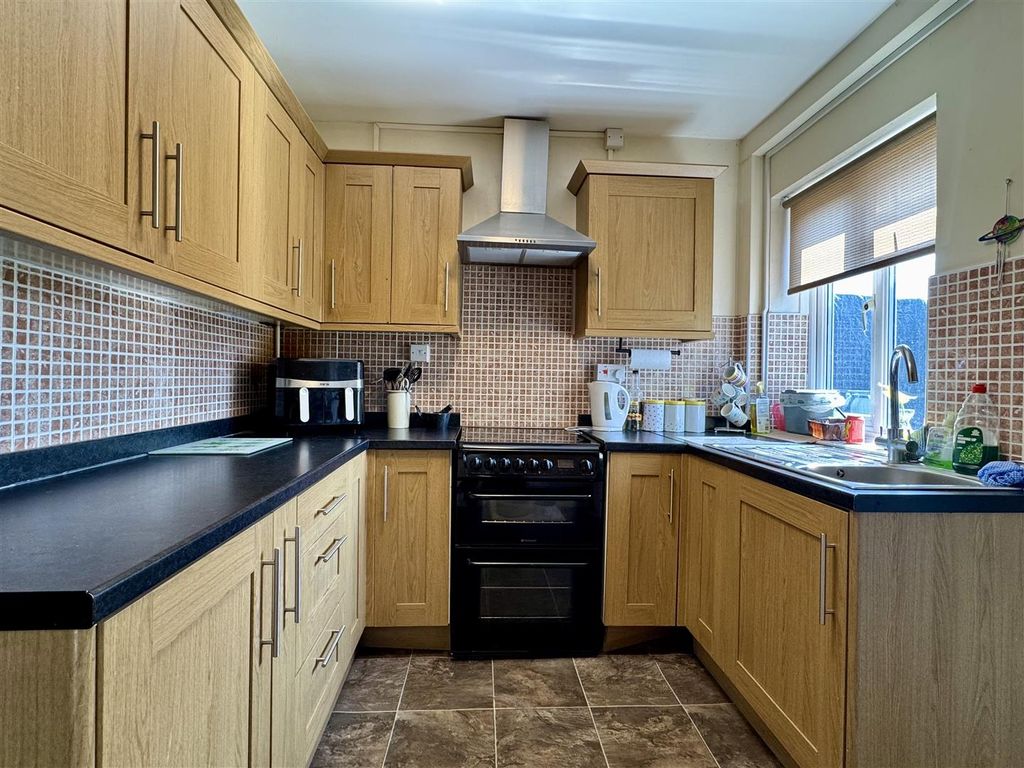 Property photo 3 of 22 Kitchen