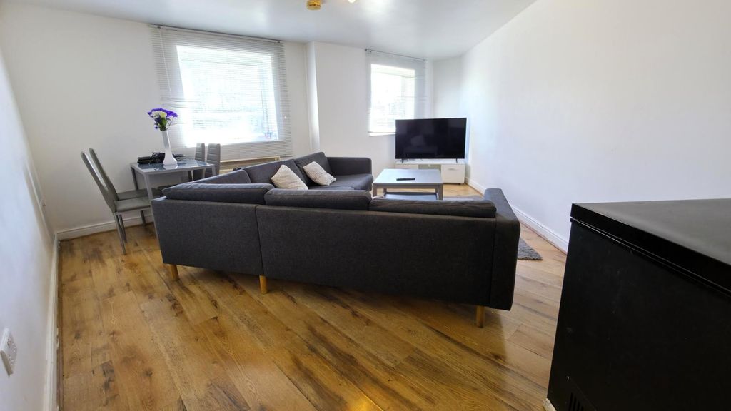 Property photo 2 of 14 Lounge Diner