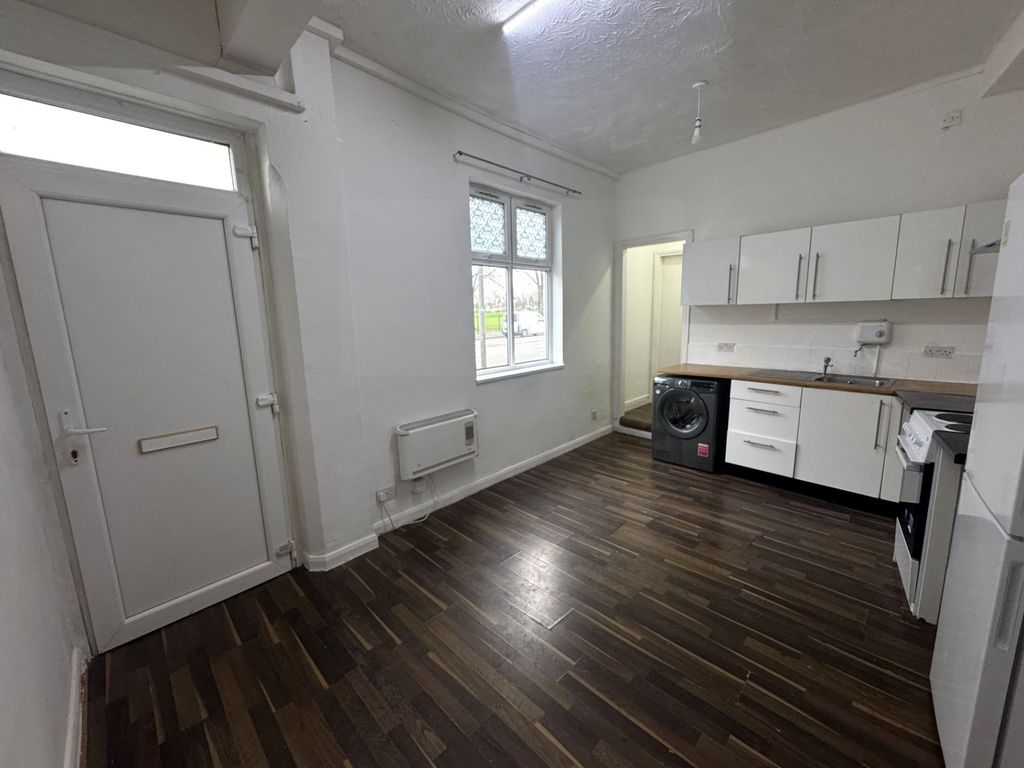 Property photo 2 of 6 Photo 6