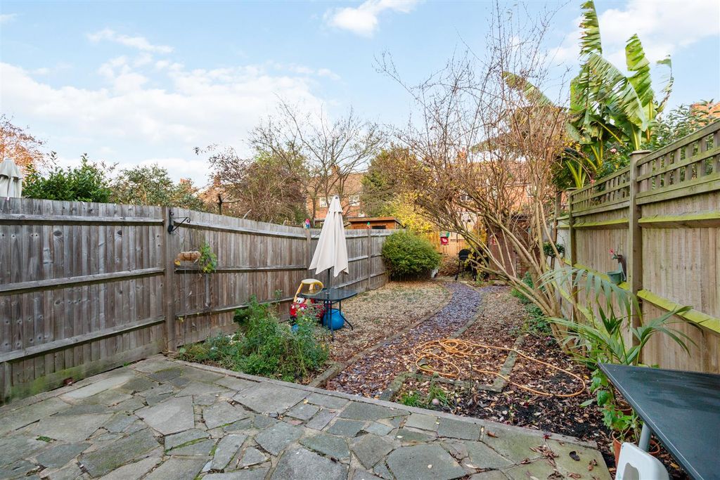 Property photo 3 of 10 Garden