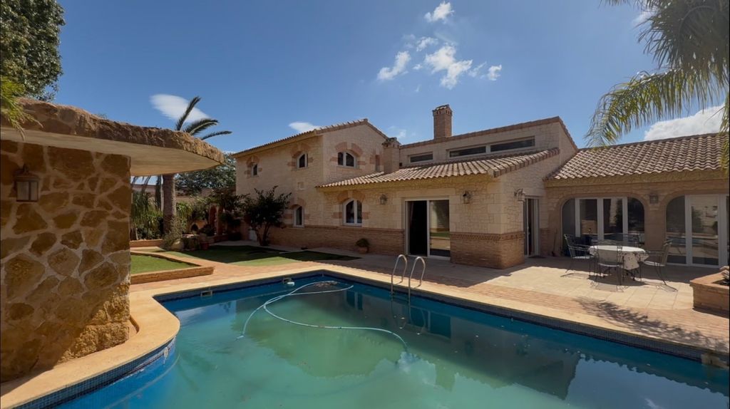 Property photo 1 of 43