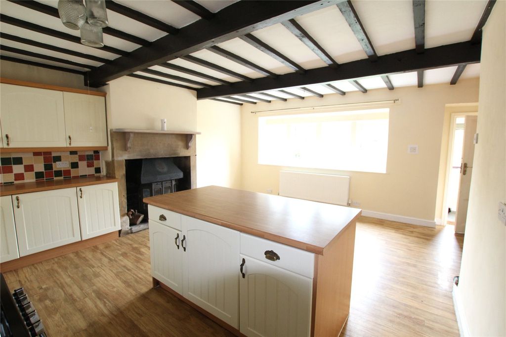 Property photo 3 of 17 Kitchen