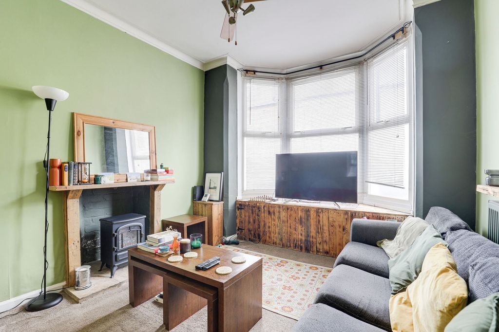 Property photo 2 of 19