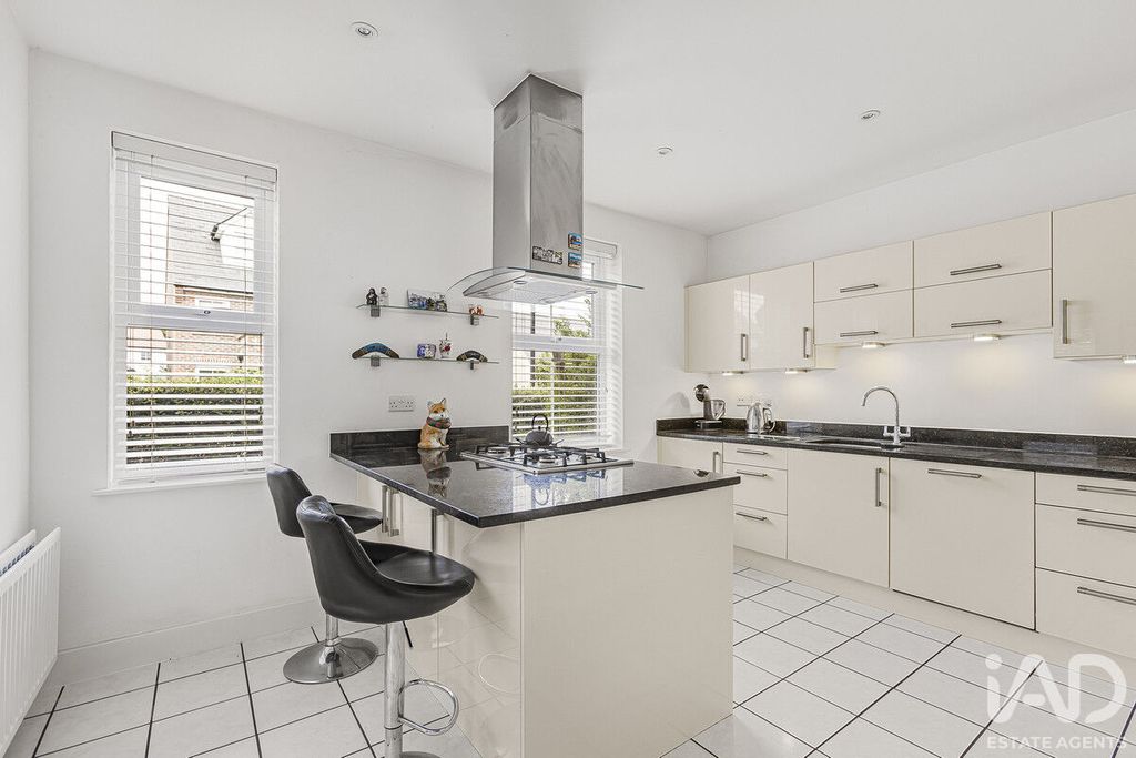 Property photo 3 of 41