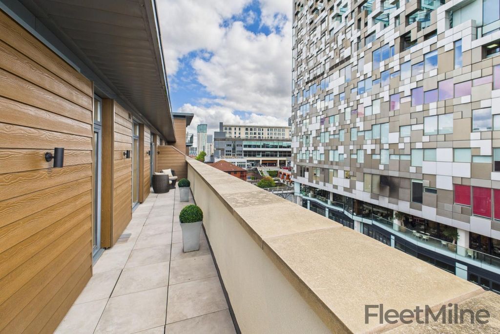 Property photo 2 of 29 Canal-Facing Terrace