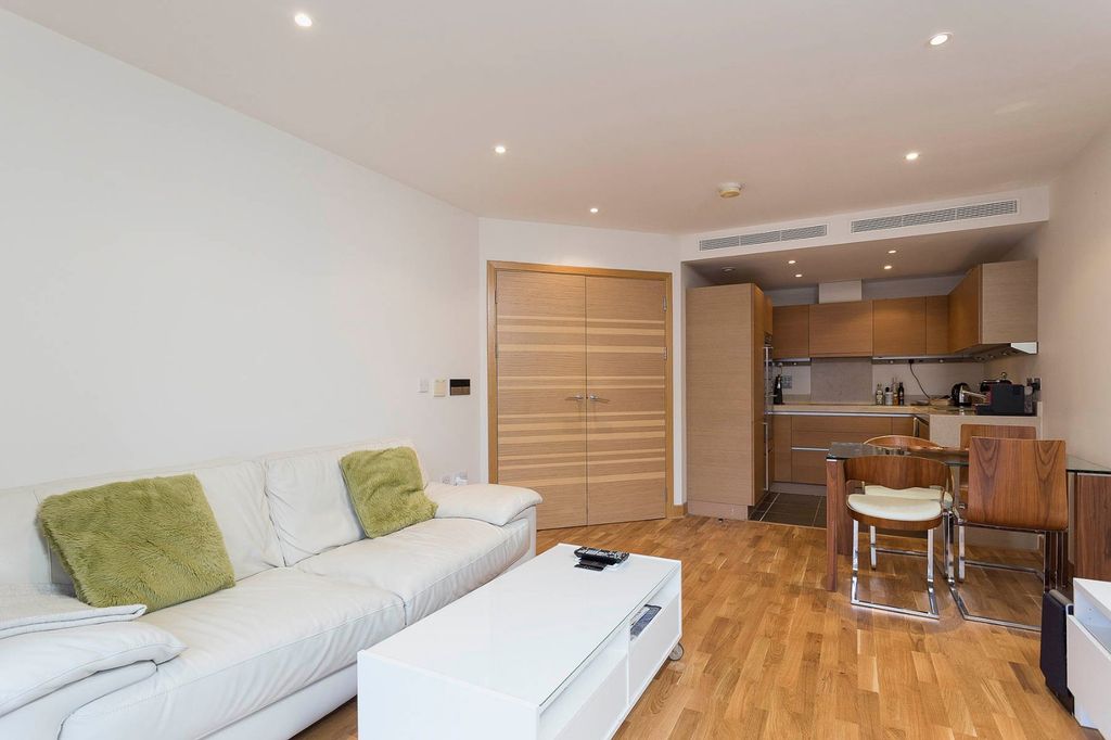 Property photo 2 of 15 Picture No. 18