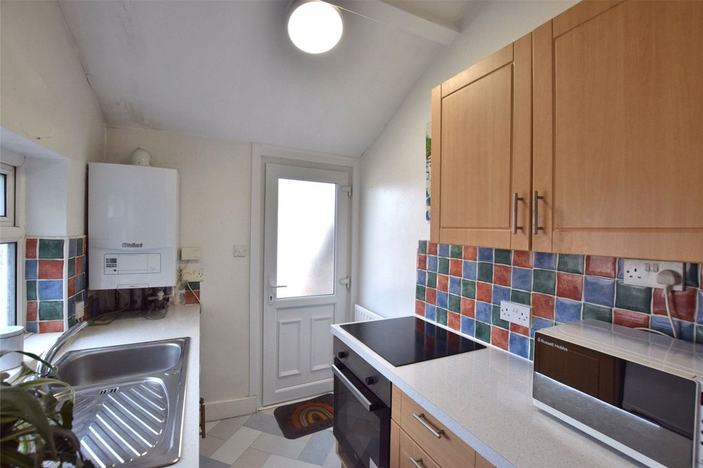 Property photo 2 of 6 Kitchen