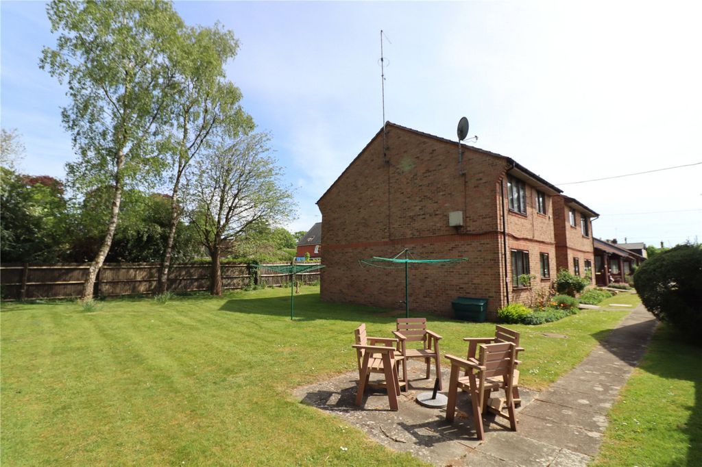 Property photo 3 of 8 Communal Gardens