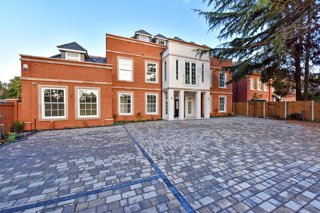 Property photo 1 of 9 External Front