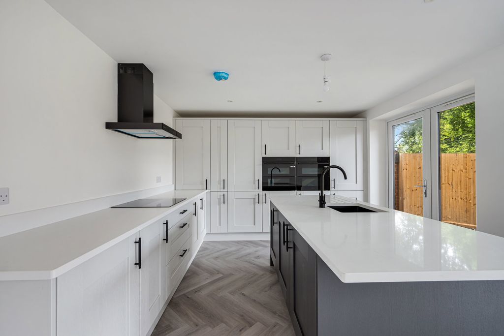 Property photo 3 of 36