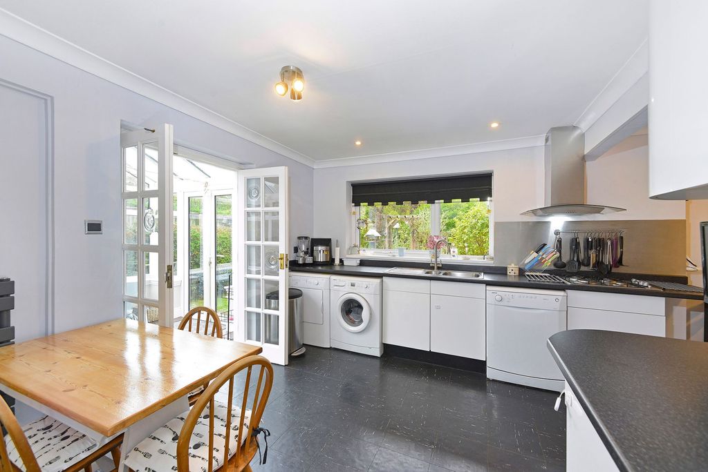 Property photo 3 of 13 Photo 8