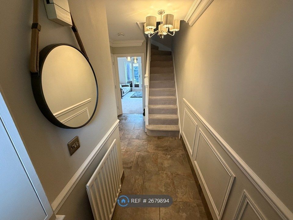 Property photo 2 of 21 Hallway