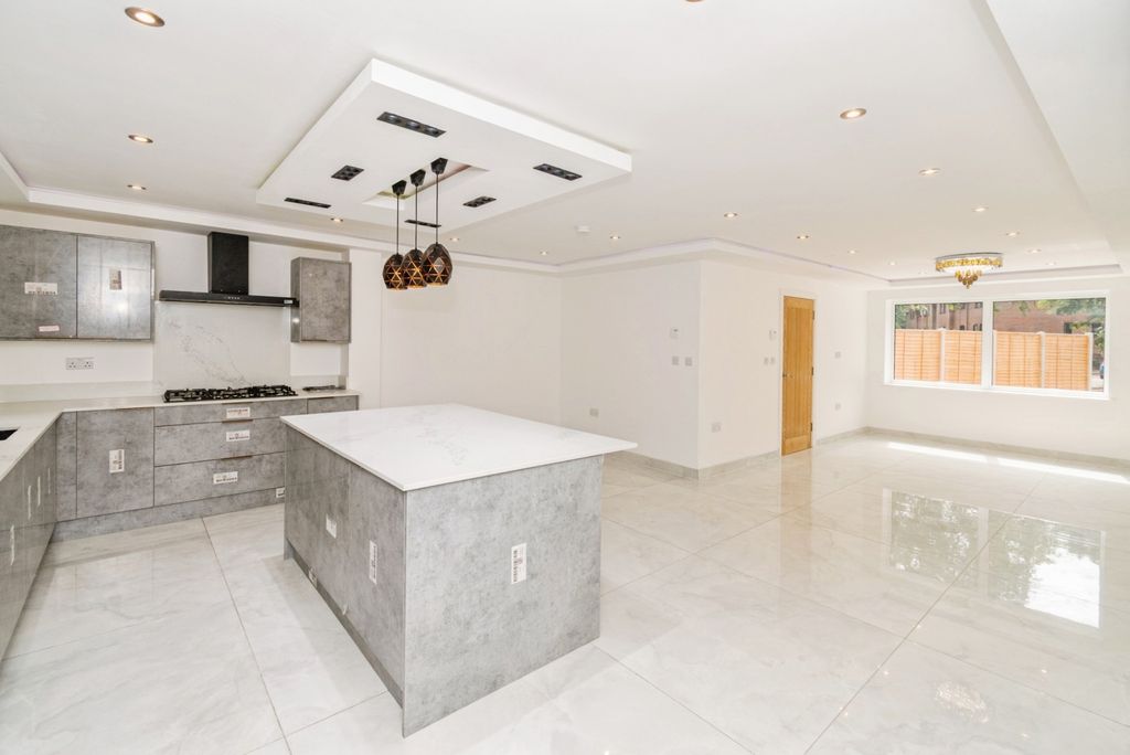 Property photo 2 of 24 Pbox-Img.Jpg