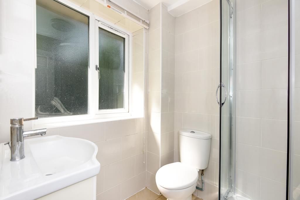 Property photo 2 of 10 Bathroom