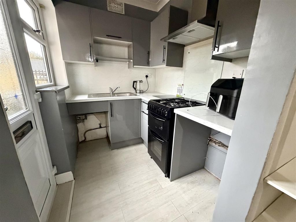 Property photo 3 of 7 Tempimagex787m6.Jpg
