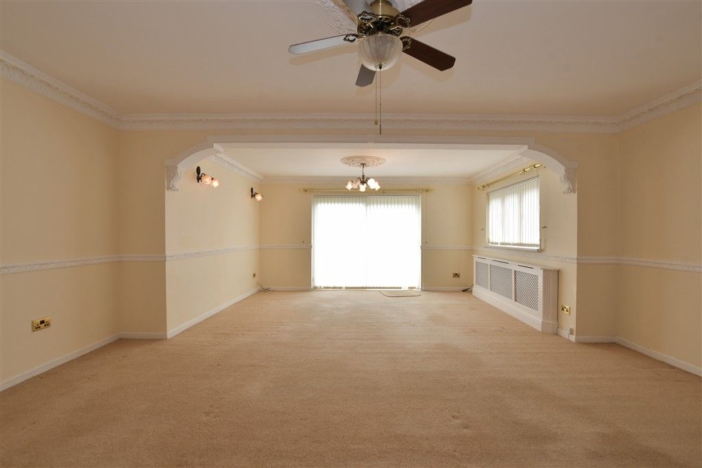 Property photo 2 of 9 Lounge/Dining Room