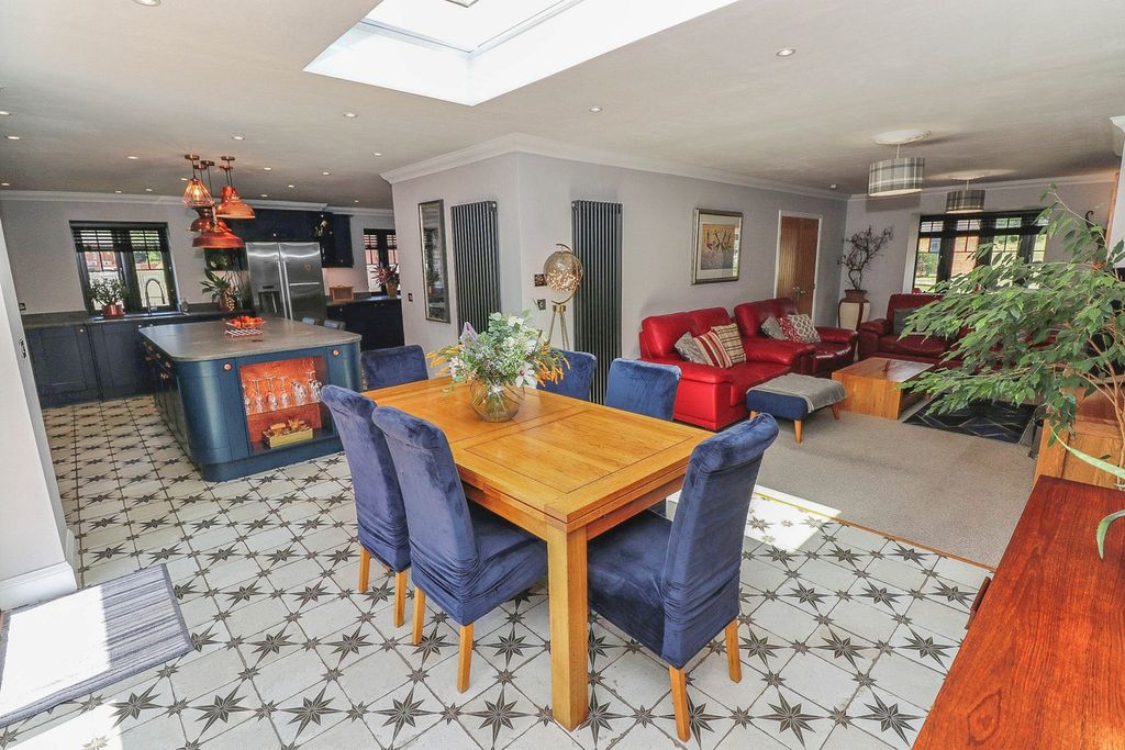 Property photo 1 of 32