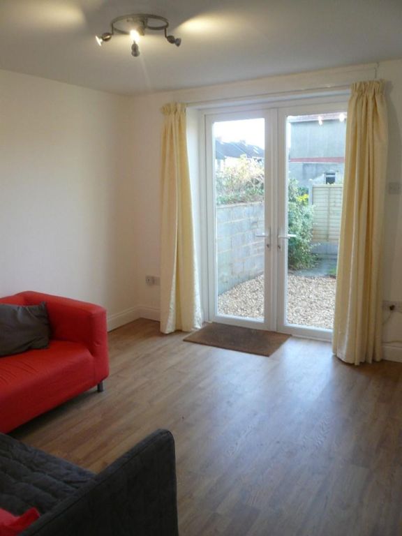 Property photo 2 of 10 A Bright And Inviting Living Room With Access To A...