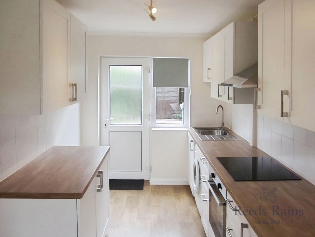 Property photo 2 of 17 Kitchen
