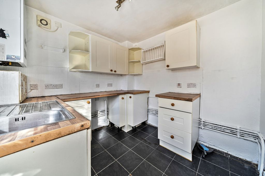 Property photo 3 of 15 Kitchen