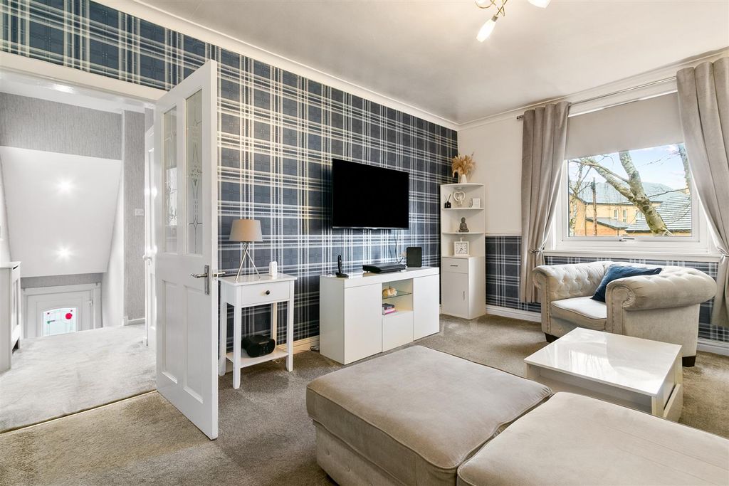 Property photo 3 of 20 Erskine-7.Jpg