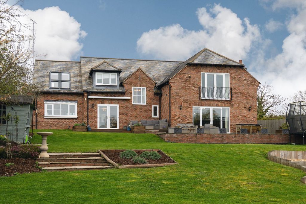 Property photo 1 of 43