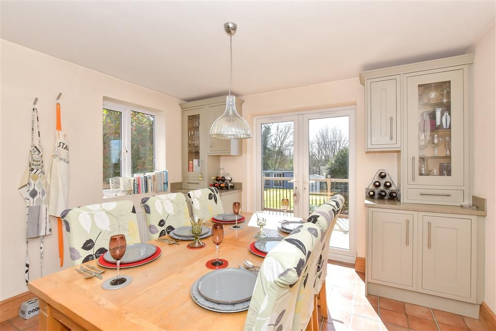 Property photo 3 of 11 Dining Area