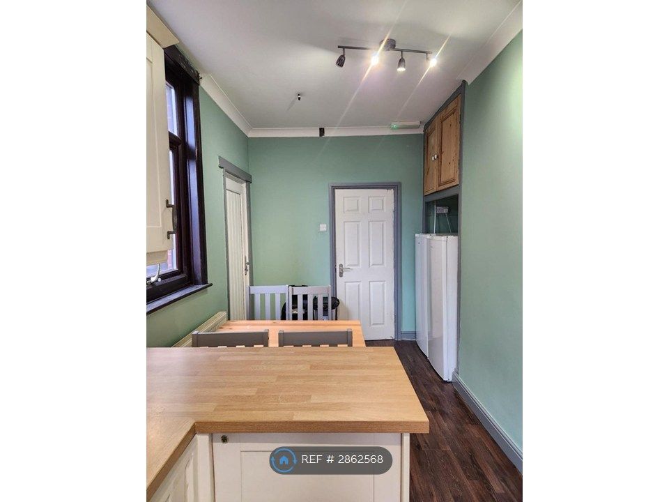 Property photo 2 of 5 Kitchen