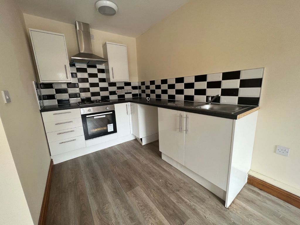 Property photo 3 of 7 Kitchen