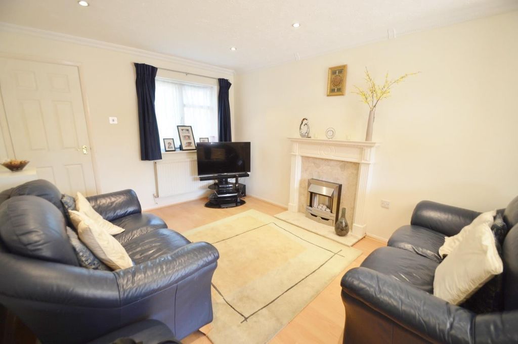 Property photo 2 of 9 Lounge