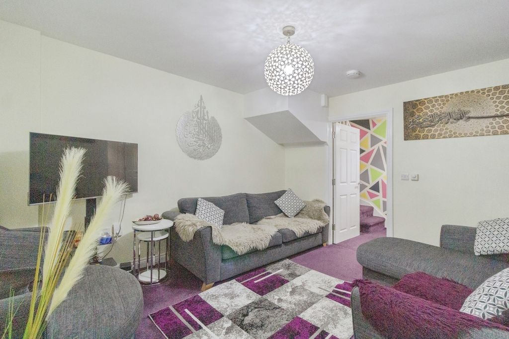 Property photo 2 of 17 Lounge