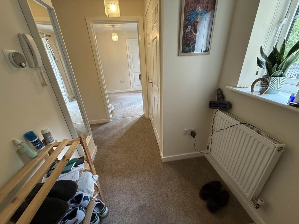 Property photo 3 of 8 Hallway