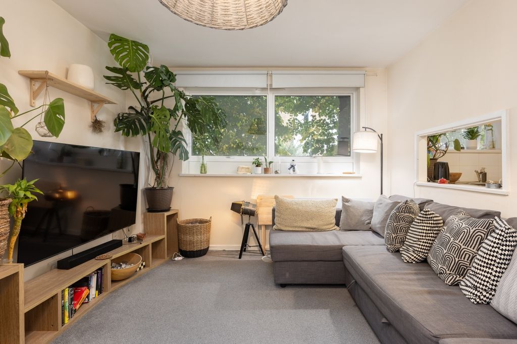 Property photo 1 of 8 Crozier House F10...