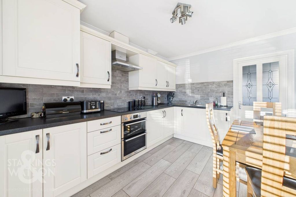 Property photo 3 of 26