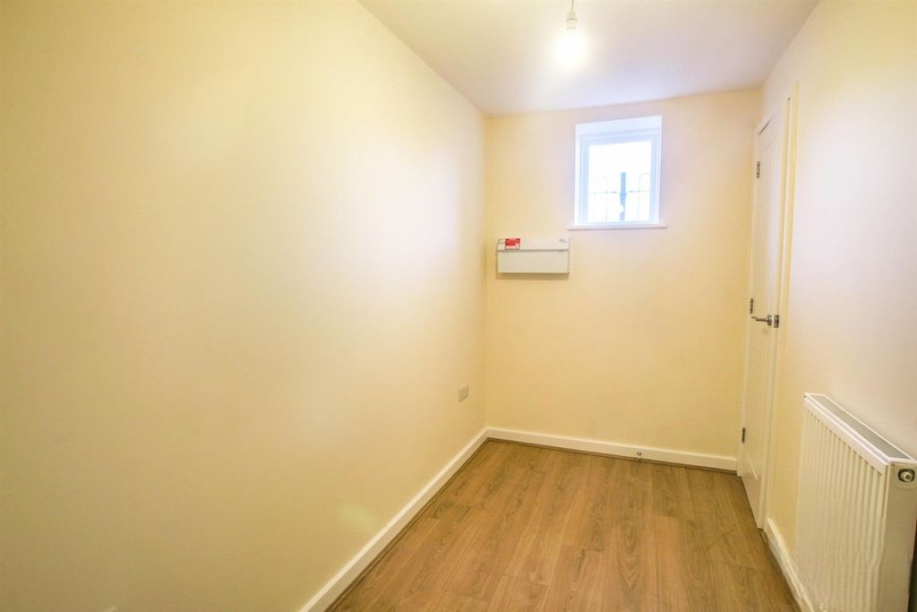 Property photo 2 of 13 4464912