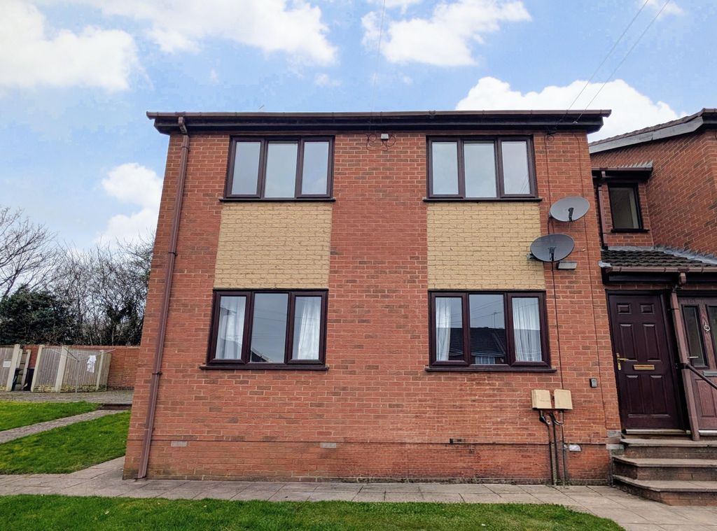 Property photo 3 of 8 Balcony