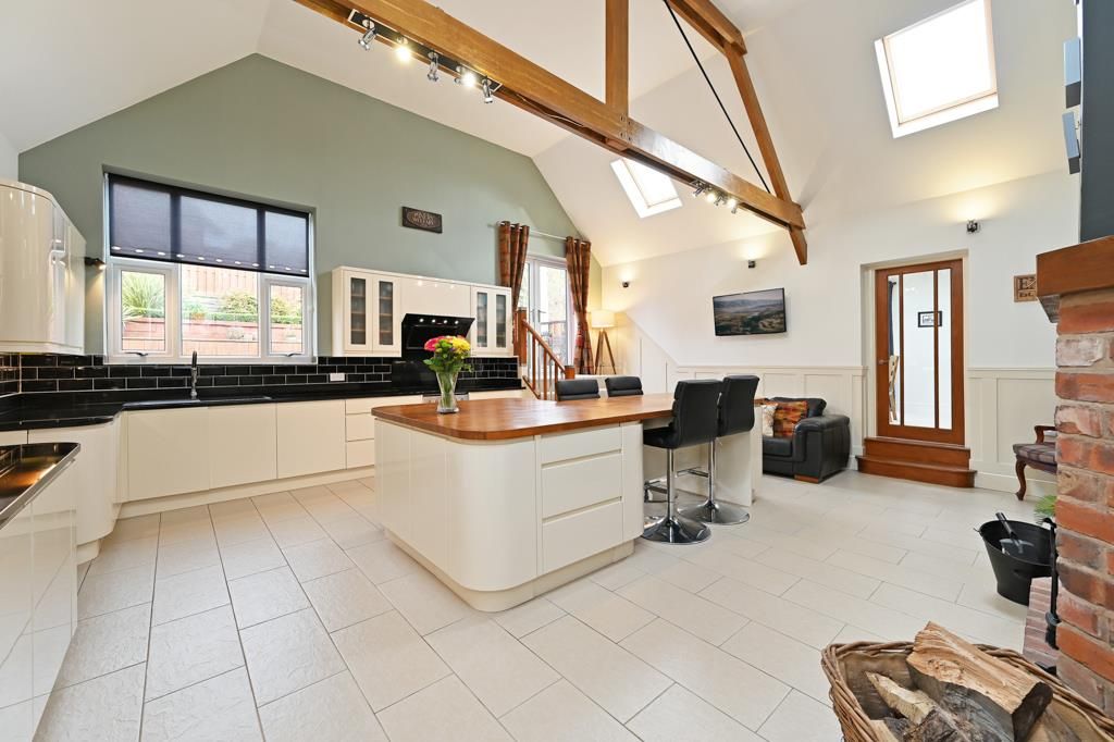 Property photo 2 of 20 Breakfast Kitchen