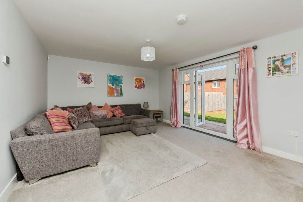 Property photo 3 of 32 Living Room