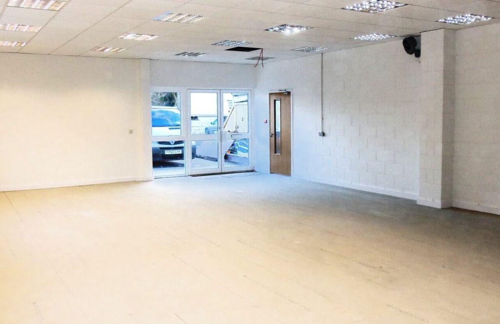 Property photo 2 of 8 Kingscotecoffice Internal 003.Jpg