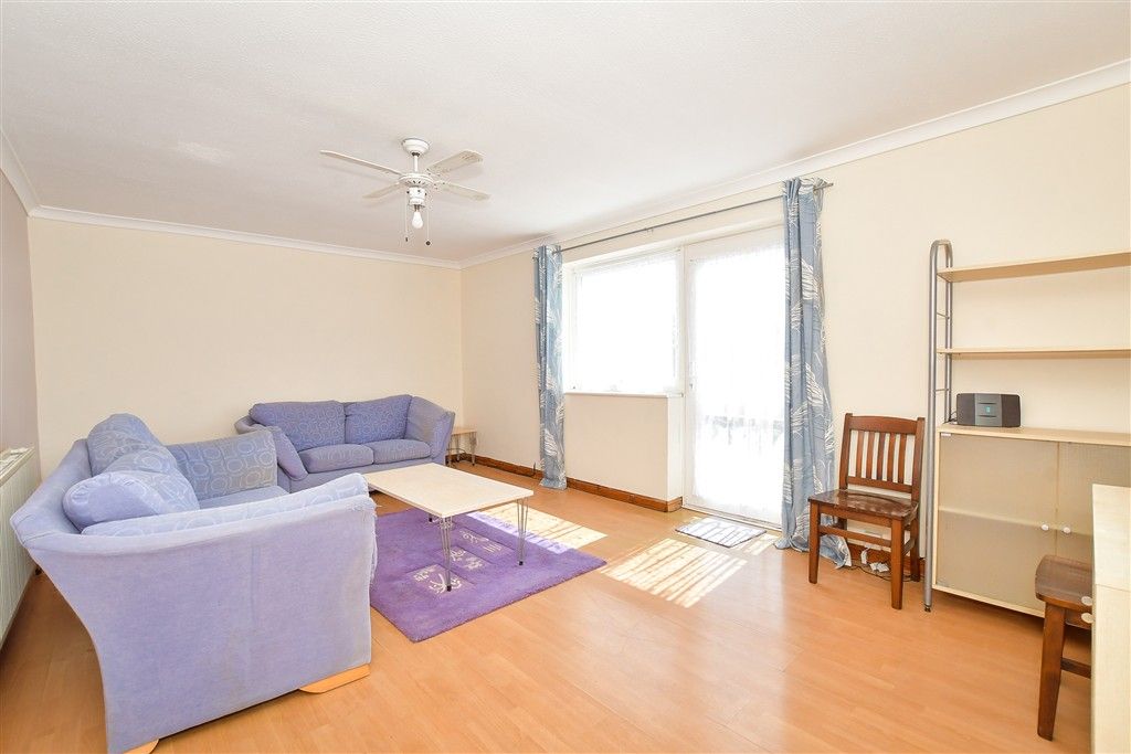 Property photo 1 of 12 Lounge