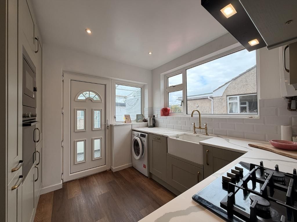 Property photo 3 of 16 Kitchen