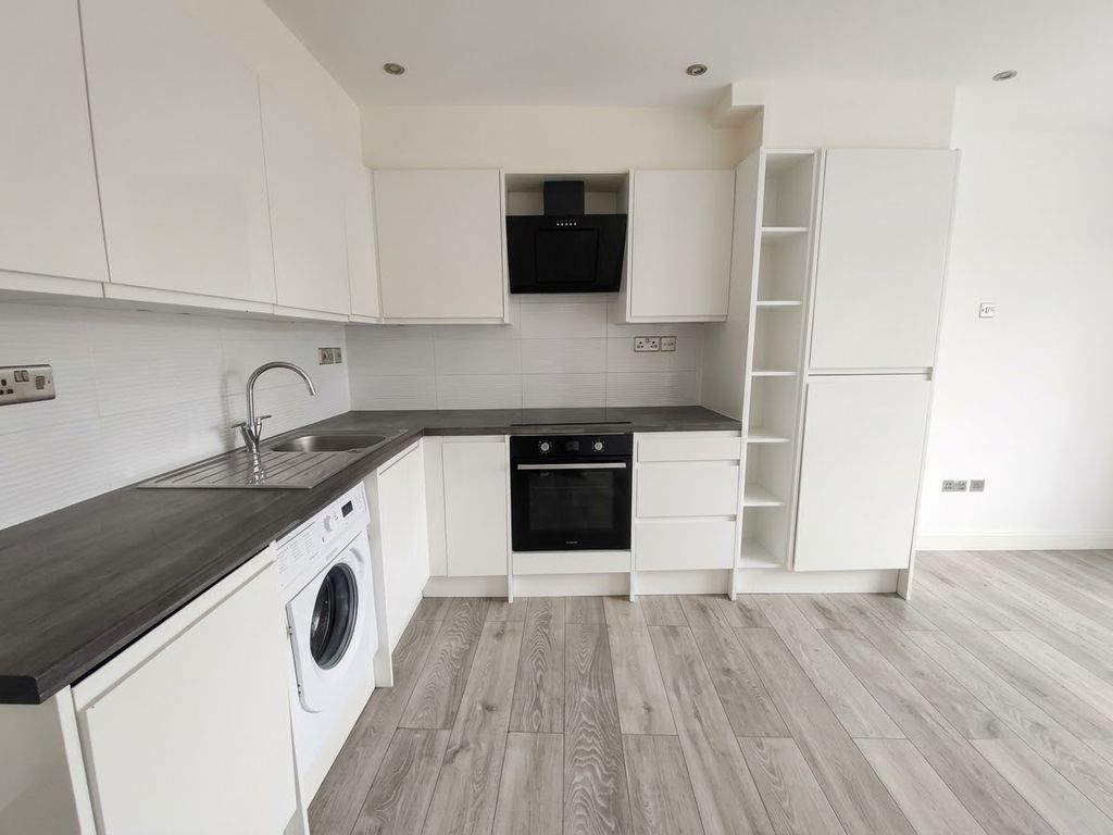 Property photo 2 of 6 Kitchen