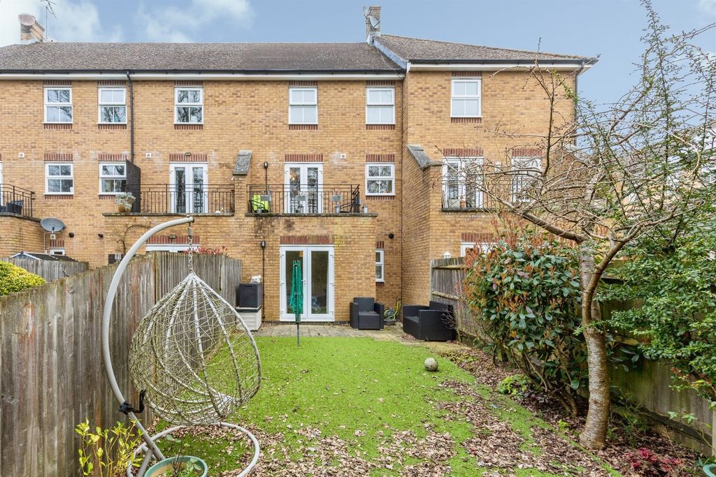 Property photo 2 of 17