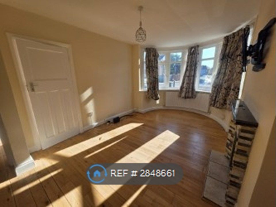 Property photo 3 of 18 Living Room