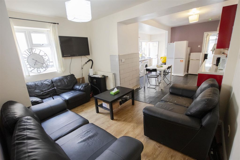 Property photo 1 of 12 Approach