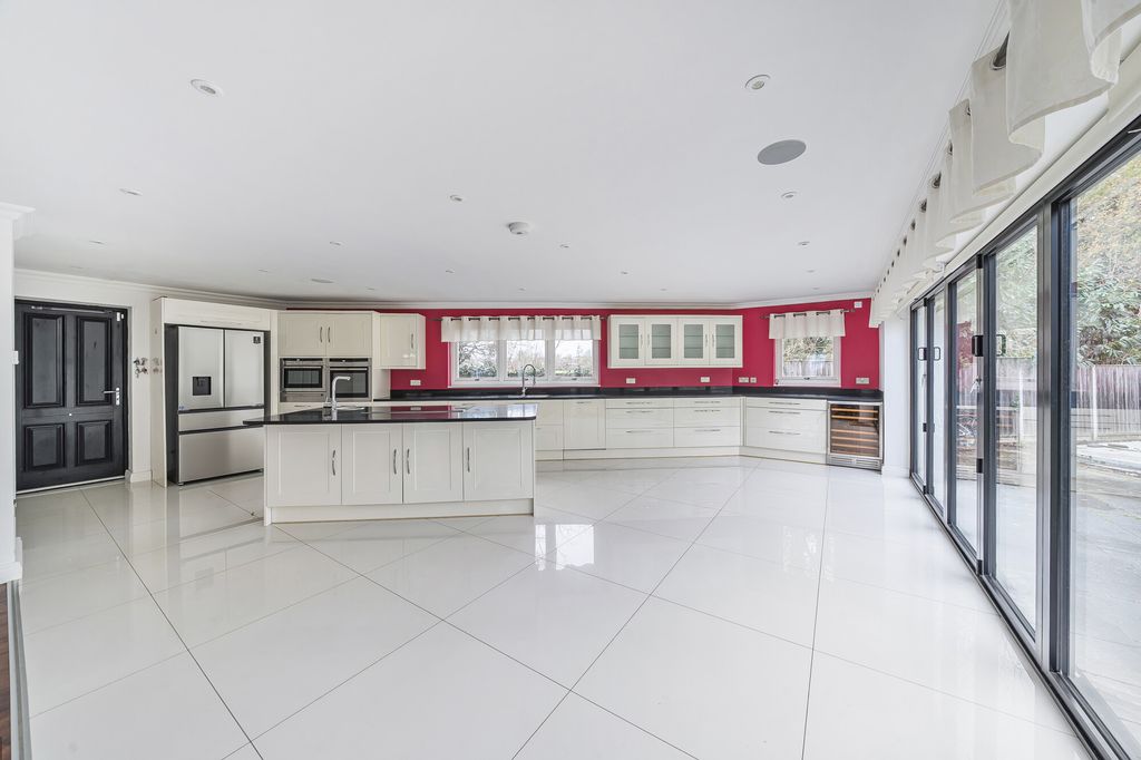 Property photo 2 of 12