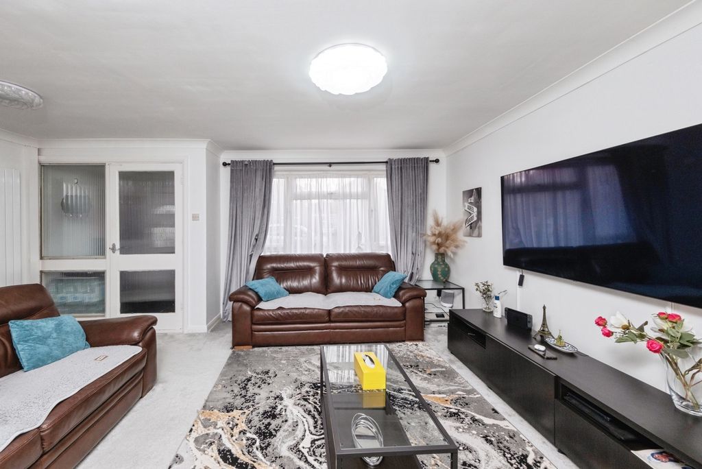 Property photo 2 of 17 Photo